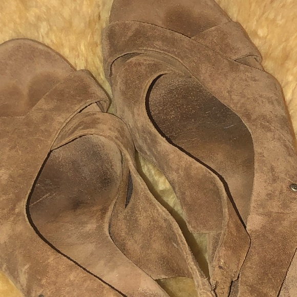 Gorgeous pair of UGG-Hazel wedges - Picture 7 of 7